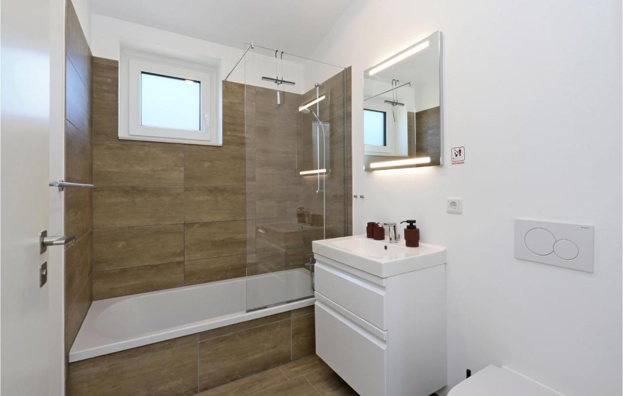 Awesome Home In Lembruch-Duemmer See With Kitchen Dış mekan fotoğraf