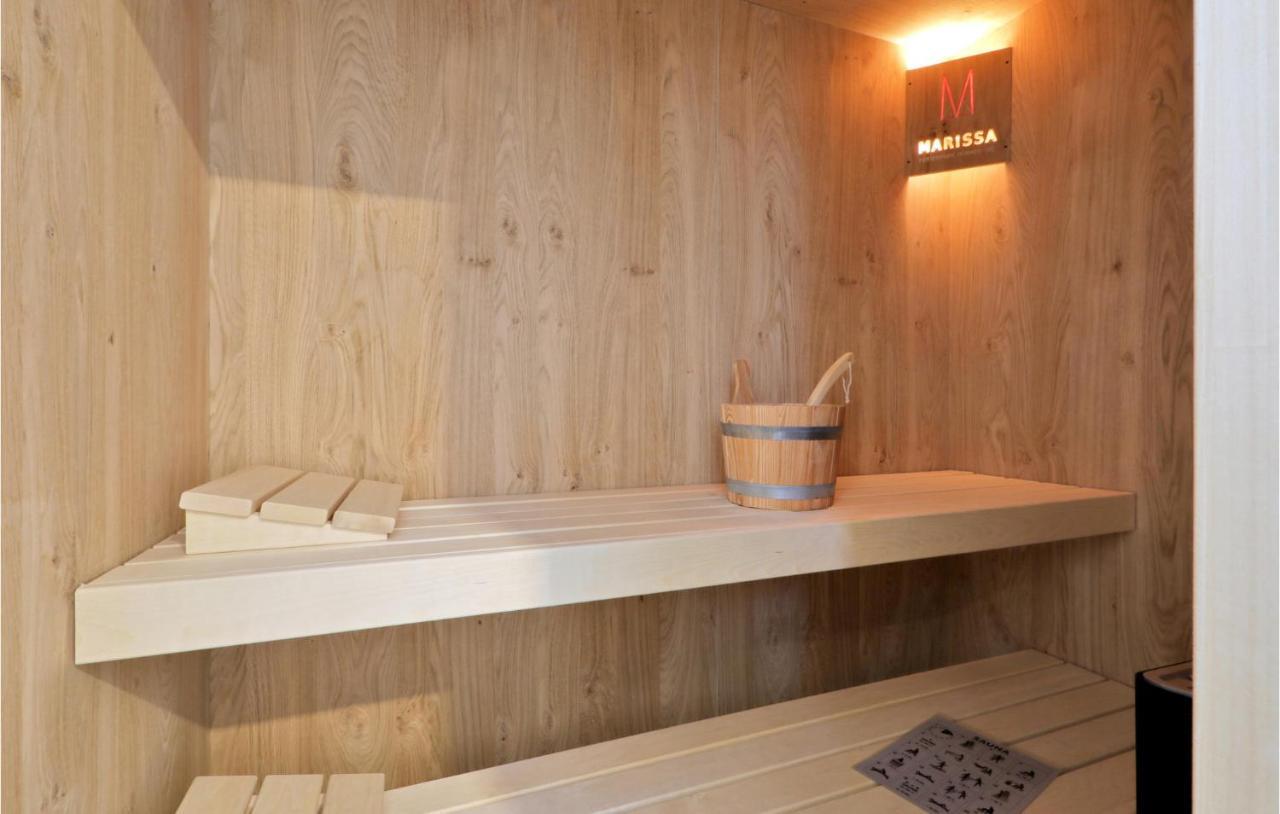 Awesome Home In Lembruch-Duemmer See With Kitchen Dış mekan fotoğraf