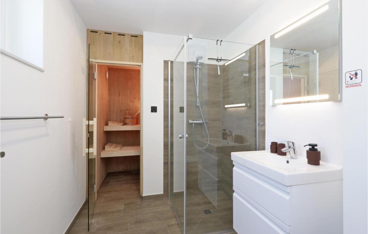 Awesome Home In Lembruch-Duemmer See With Kitchen Dış mekan fotoğraf